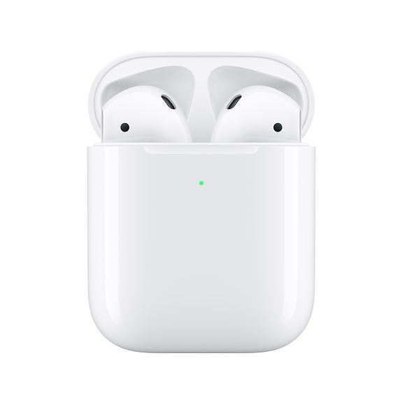 Наушники AirPods с беспроводным зарядным футляром.